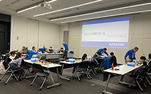 本社ホールでのものづくり教室の様子