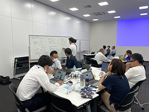 Discussions at a business conceptualization skills training session